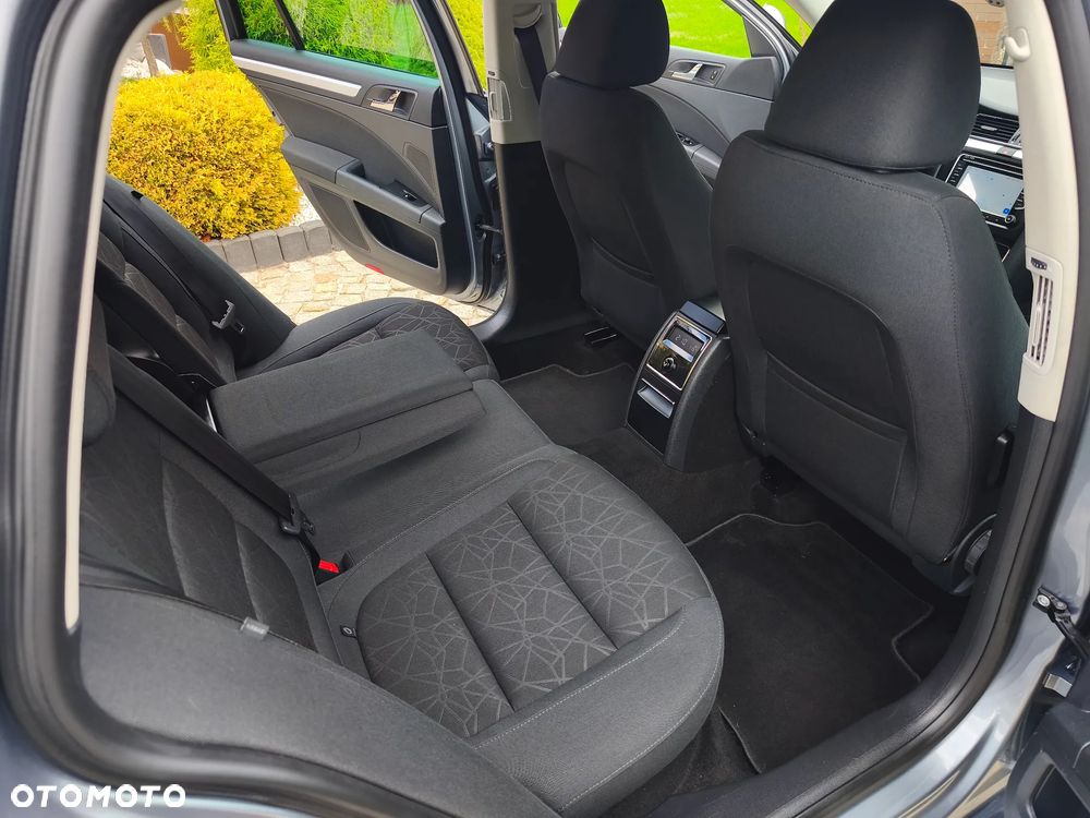 Skoda Superb 1.8 TSI FAMILY - 30
