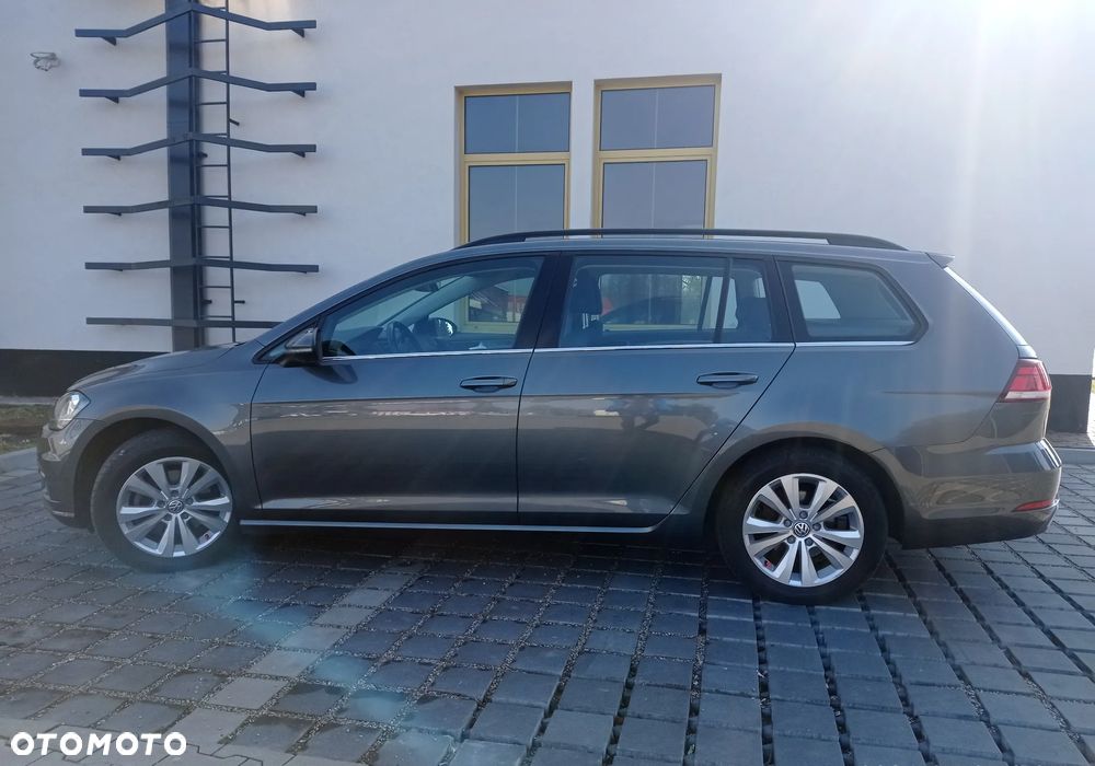 Volkswagen Golf - 6