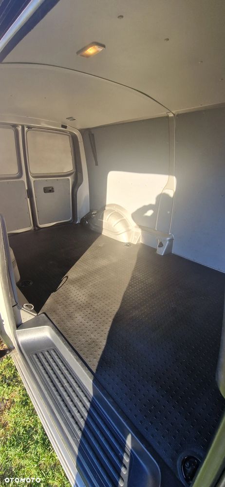 Volkswagen Transporter - 9