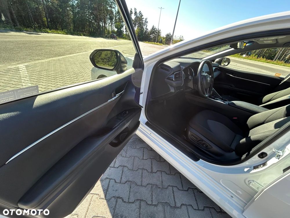 Toyota Camry 2.5 Hybrid Comfort CVT - 23