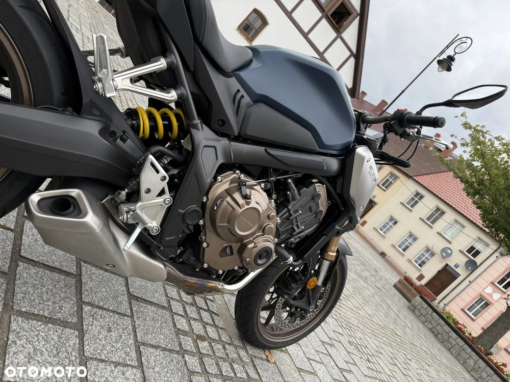 Honda CB - 11