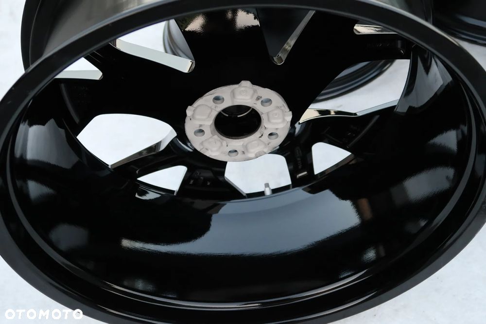 Audi RSQ8 Felgi Aluminiowe 4M860125AP - 10