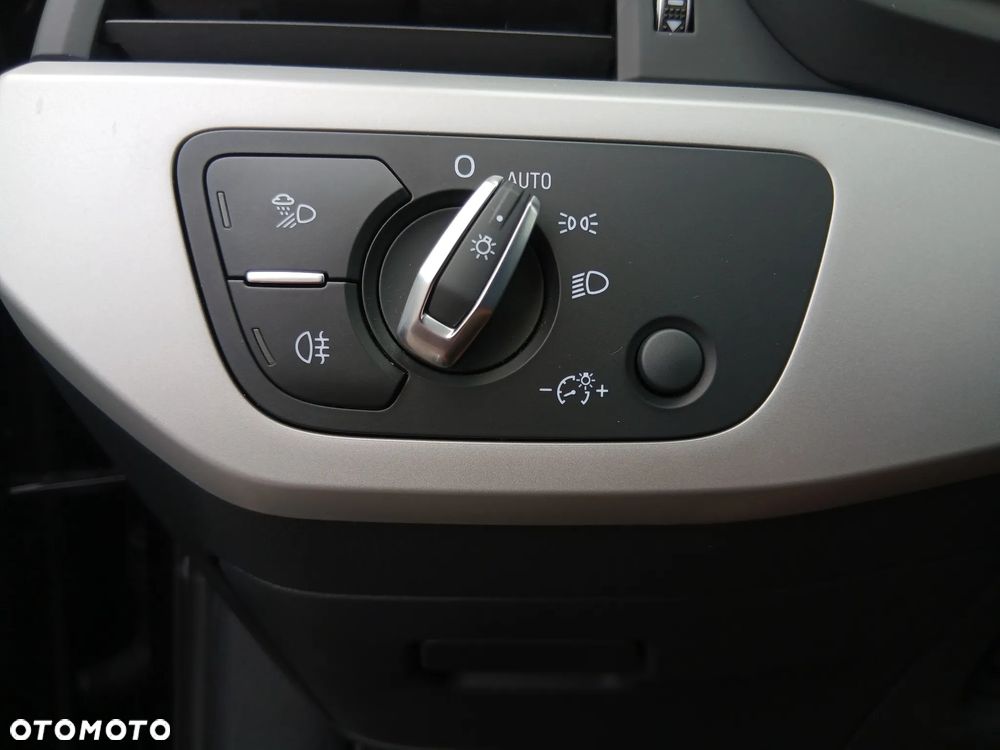 Audi A4 Avant 35 TFSI mHEV Advanced S tronic - 17
