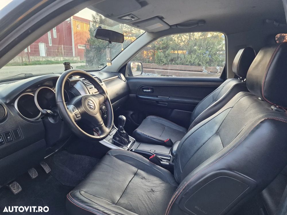 Suzuki Grand Vitara 1.9 DDiS Black&White DPF - 12