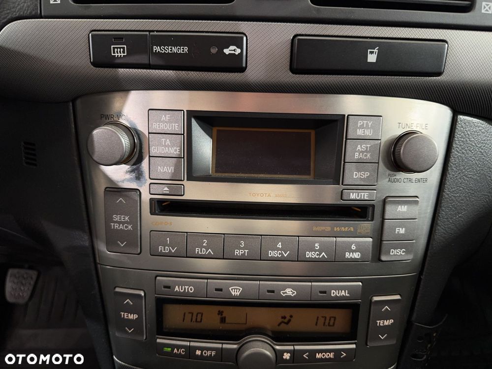 Toyota Avensis - 21