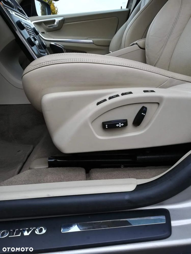 Volvo XC 60 T6 AWD Momentum - 8