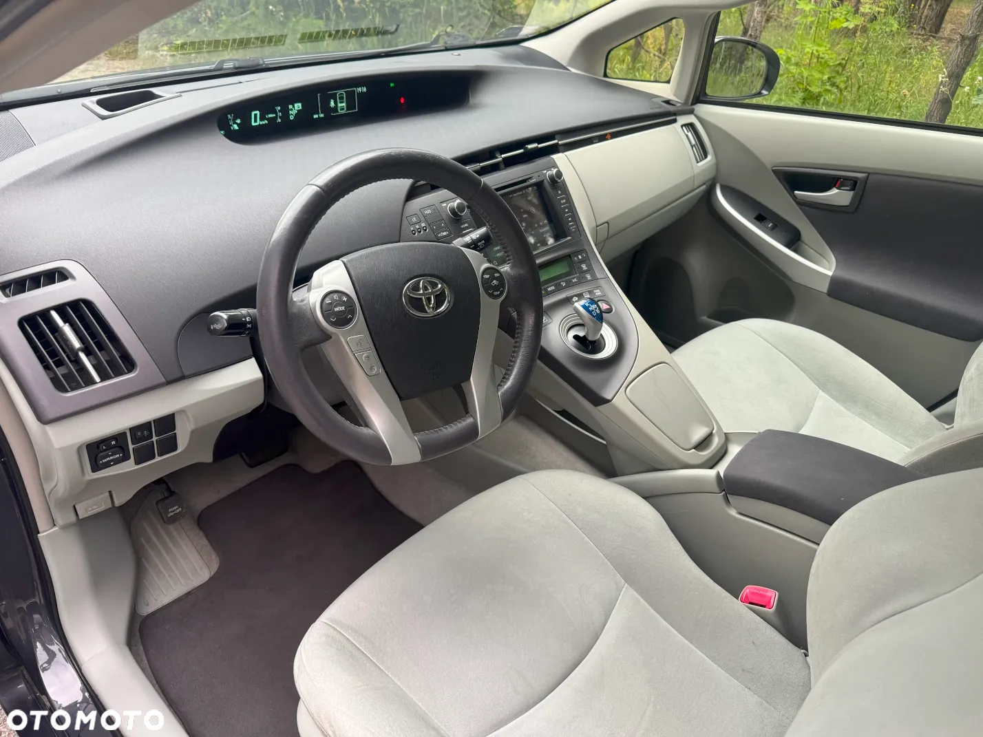 Toyota Prius (Hybrid) - 8