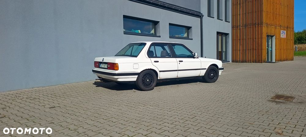 BMW Seria 3 320i - 12