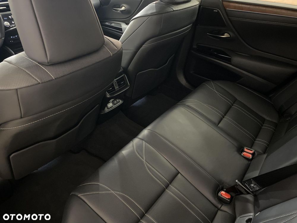Lexus ES 300h Prestige - 11