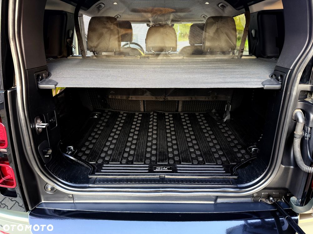 Land Rover Defender 110 D200 SE - 38