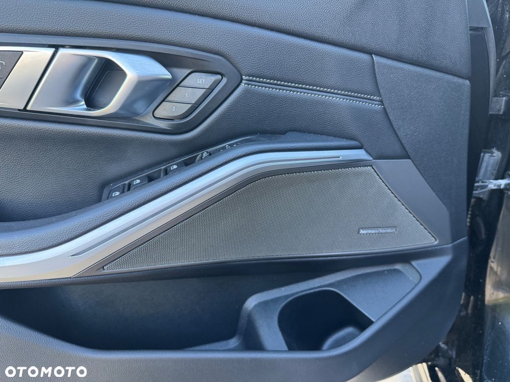 BMW Seria 3 320d M Sport Shadow - 21