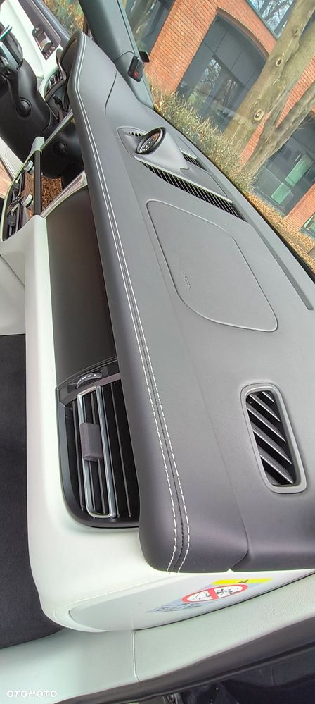 Porsche Macan T - 16