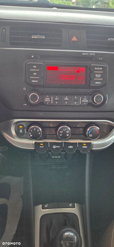 Kia Rio 1.2 Fifa World Cup Edition - 29
