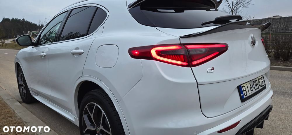 Alfa Romeo Stelvio 2.0 Turbo 16V AT8-Q4 Ti - 11