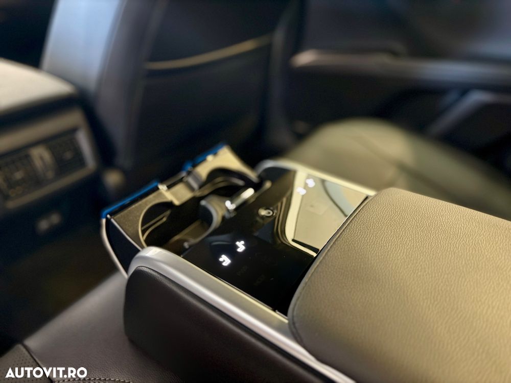 Toyota Camry 2.5 HEV Luxury - 12