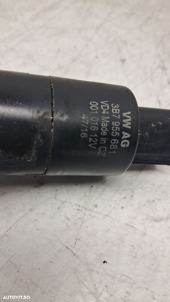 Pompa vas lichid parbriz 3b7955681 Volkswagen VW Golf 5 [2003 - 2009] - 2