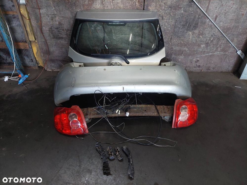 KOMPLETNY TYŁ KLAPA BAGAŻNIKA ZDERZAK TYŁ LAMPY TOYOTA AURIS I HB 5D 1C0 - 1