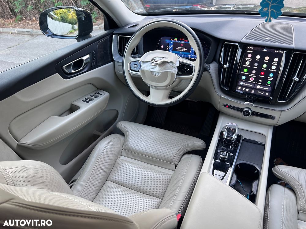 Volvo XC 60 B4 MHEV AT AWD Ultimate Dark - 19