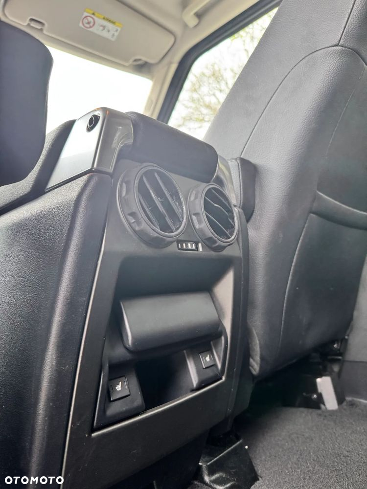 Land Rover Discovery IV 3.0SD V6 HSE - 11