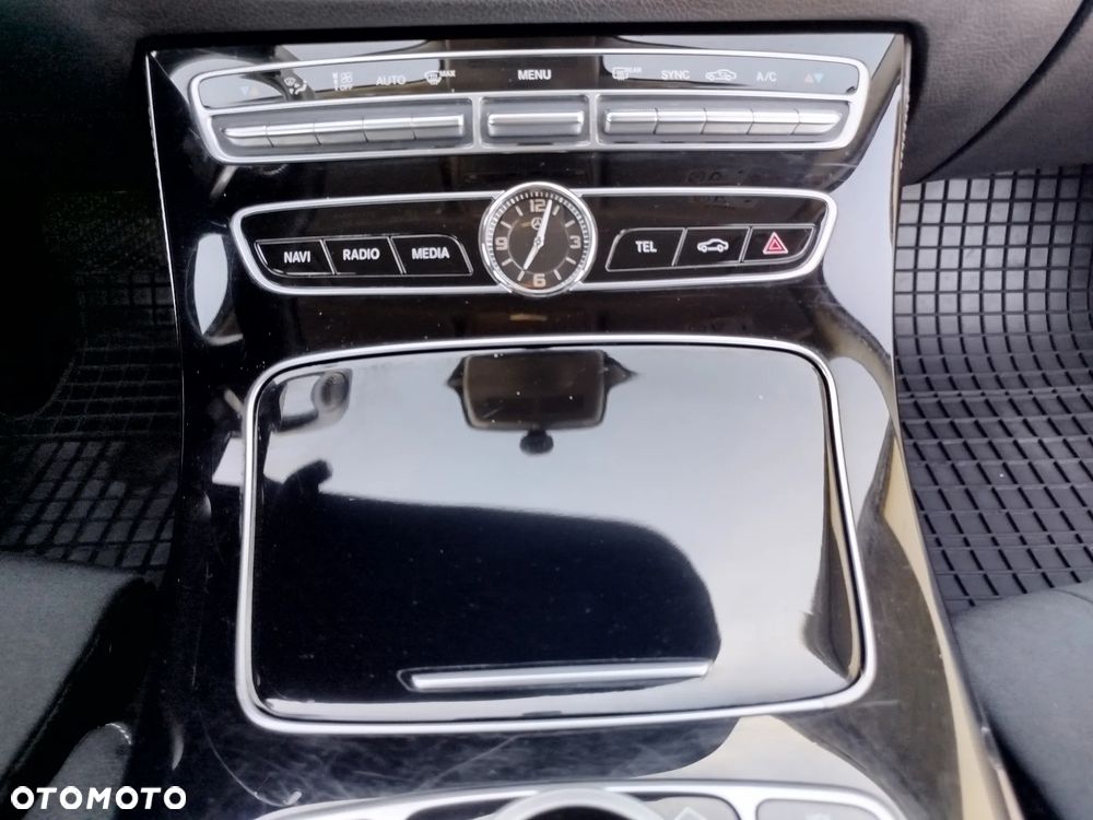 Mercedes-Benz Klasa E 220 d 4-Matic Business Edition 9G-TRONIC - 22