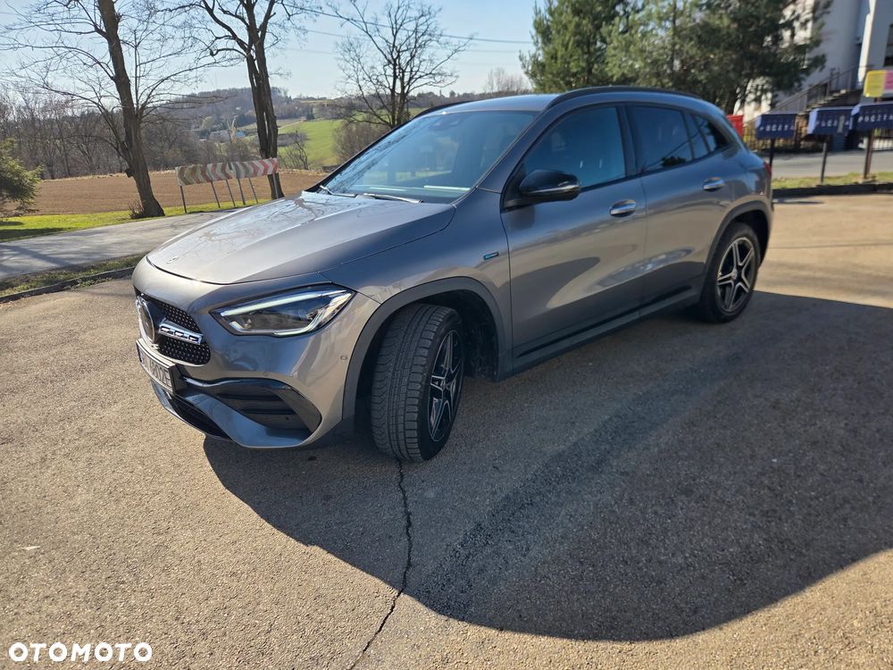 Mercedes-Benz GLA 250e AMG Line - 2