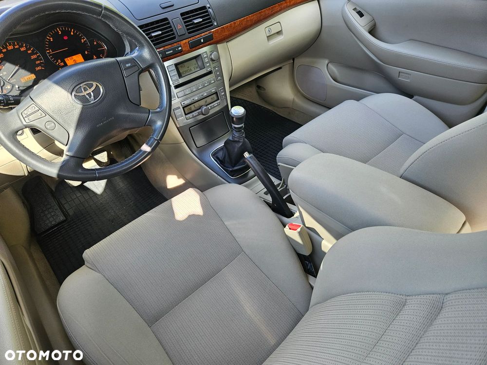 Toyota Avensis 2.0 D-4D Sol - 21