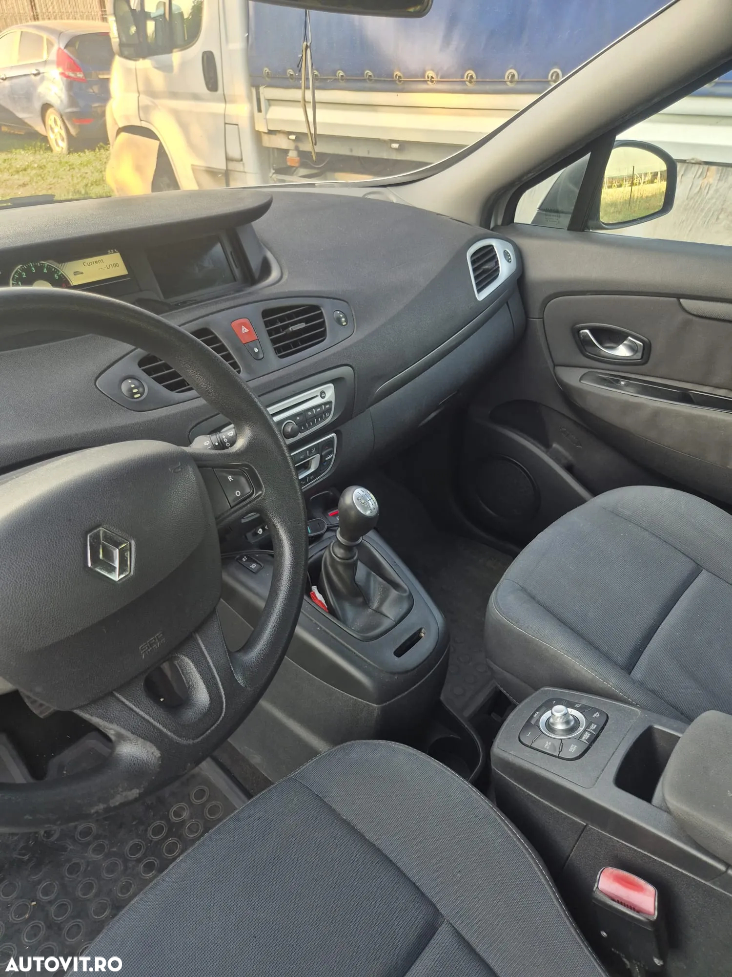 Renault Grand Scenic - 25