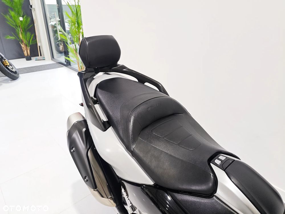Yamaha Tmax - 9