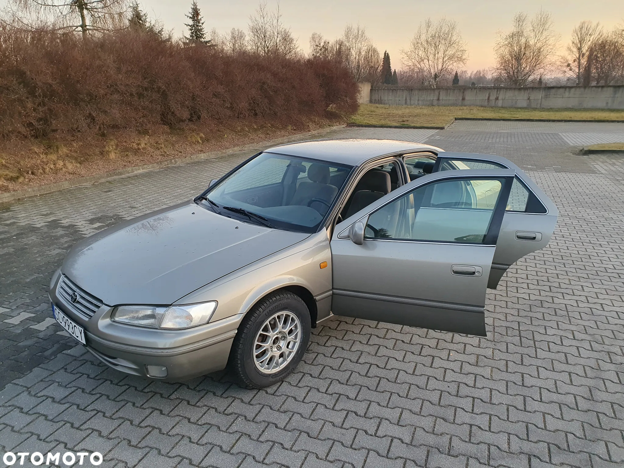 Toyota Camry 2.2 GL - 2