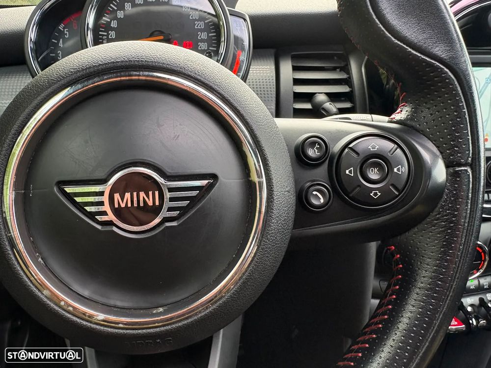 MINI 5 Portas Cooper D Aut. - 34