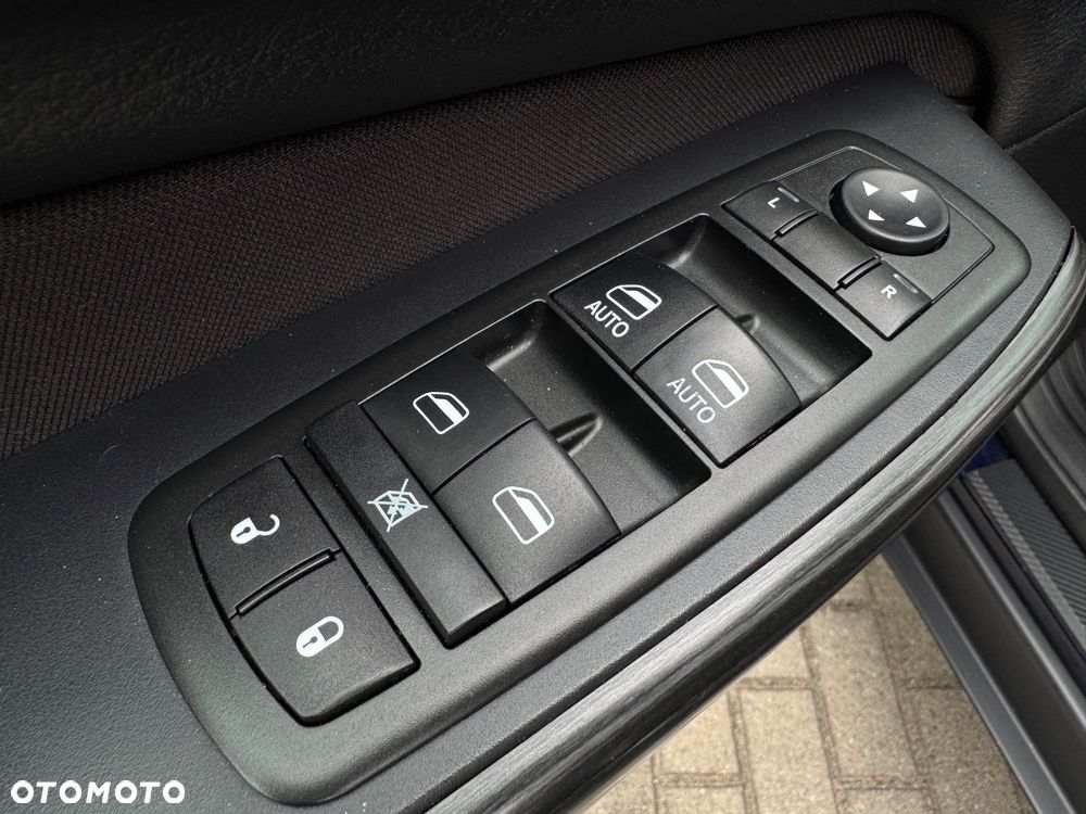 Jeep Cherokee - 34