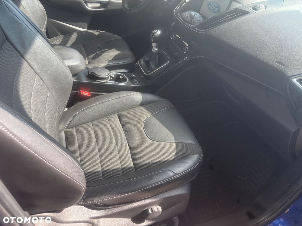 Ford Kuga 1.5 EcoBoost 2x4 Titanium - 19