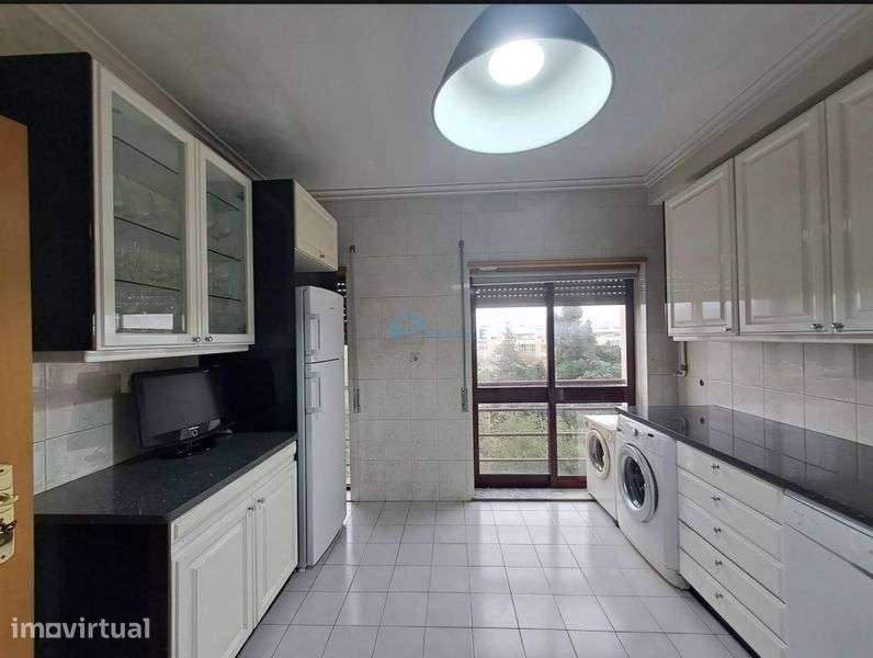 Apartamento T4 com garagem fechada, lugar de garagem e sotão - Grande imagem: 4/7