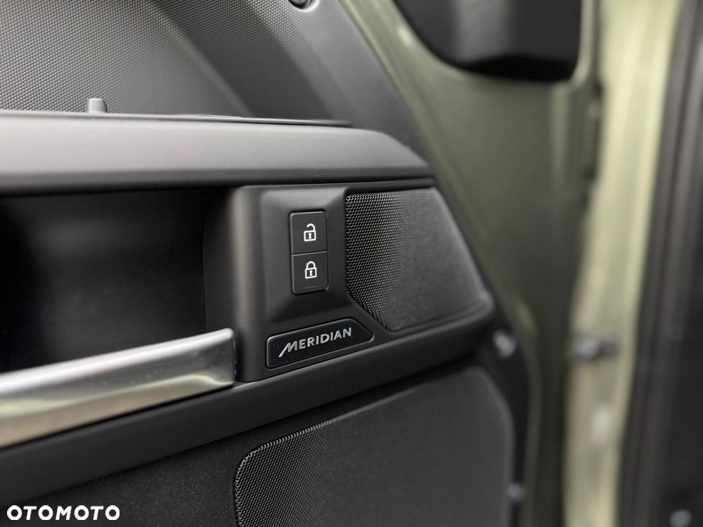 Land Rover Defender - 8