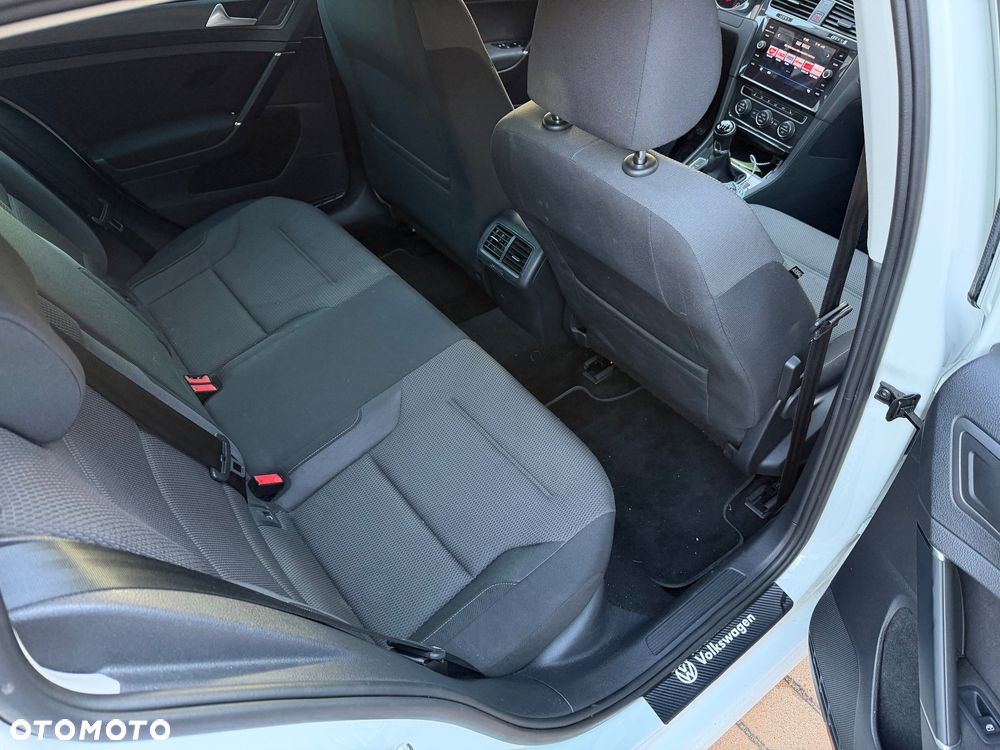 Volkswagen Golf 2.0 TDI SCR Comfortline - 12