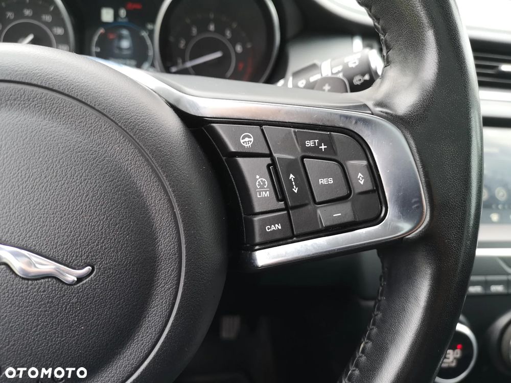 Jaguar E-Pace P250 AWD R-Dynamic SE - 16