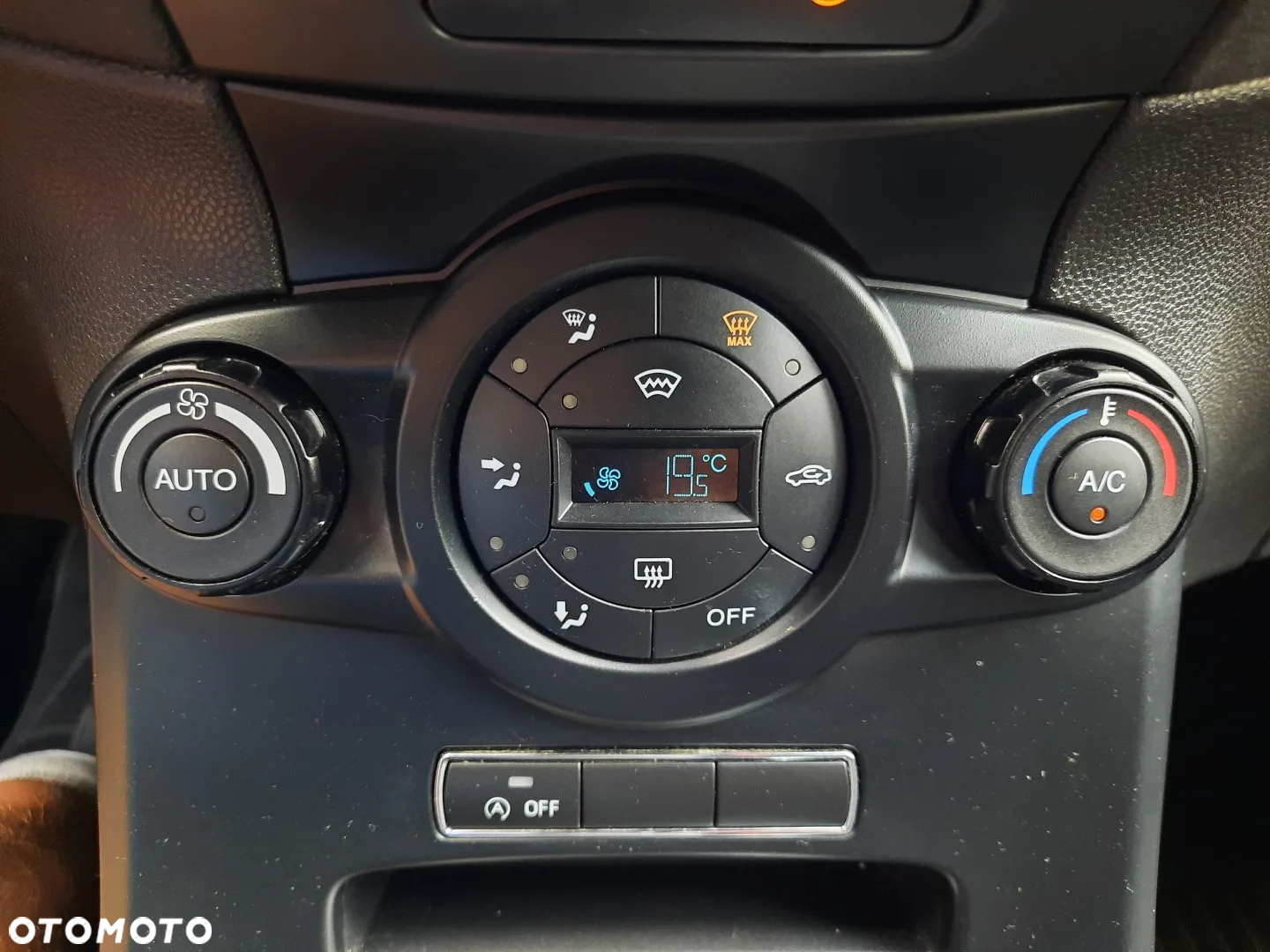 Ford Fiesta 1.0 EcoBoost Start-Stop ST-LINE - 34