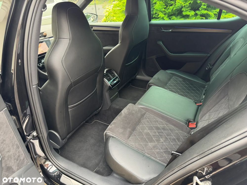 Skoda Superb 2.0 TDI DSG Sportline - 11