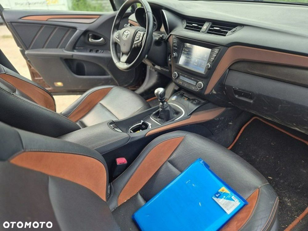 Toyota Avensis - 10