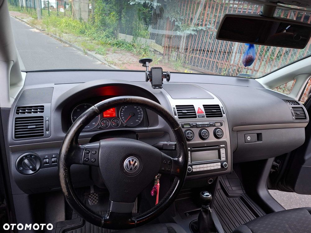 Volkswagen Touran - 5