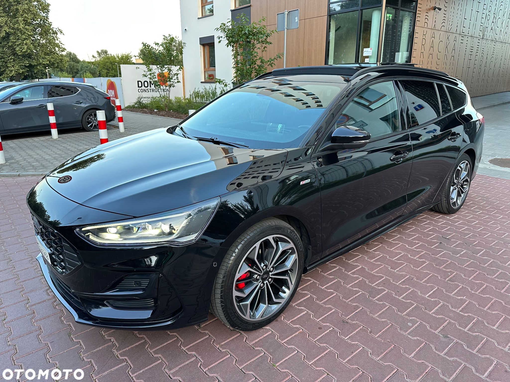 Ford Focus Turnier 1.0 EcoBoost Hybrid ST-LINE X - 4