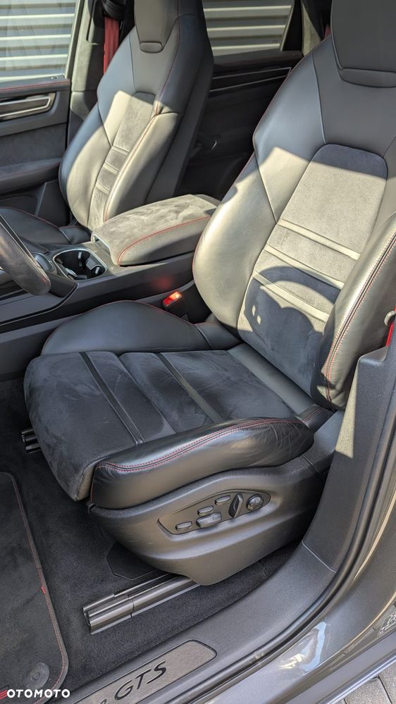 Porsche Cayenne GTS - 18