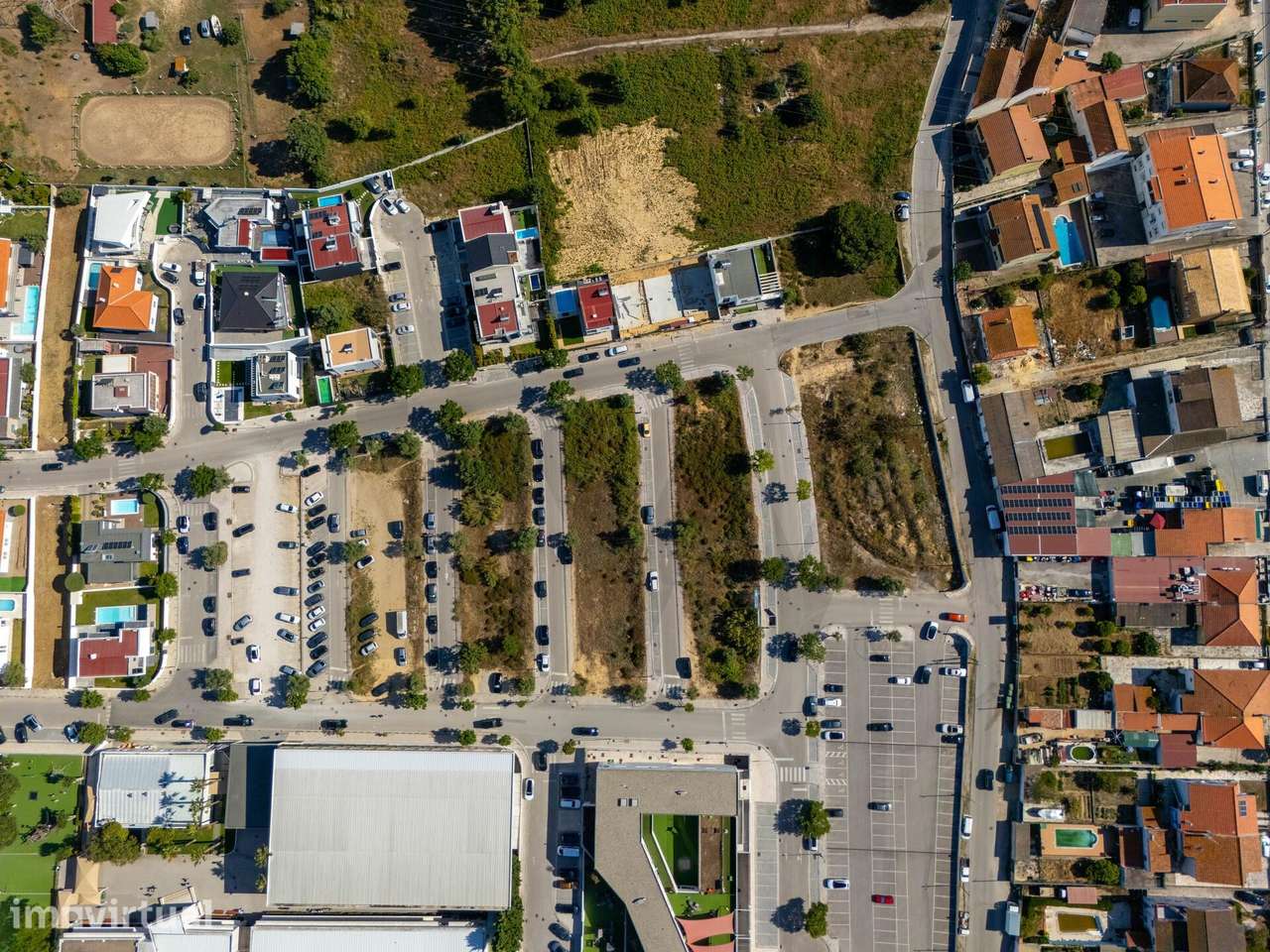 Terreno urbano em loteamento de luxo (ABC: 460m2), 4 fogos com 3 frent - Grande imagem: 4/19