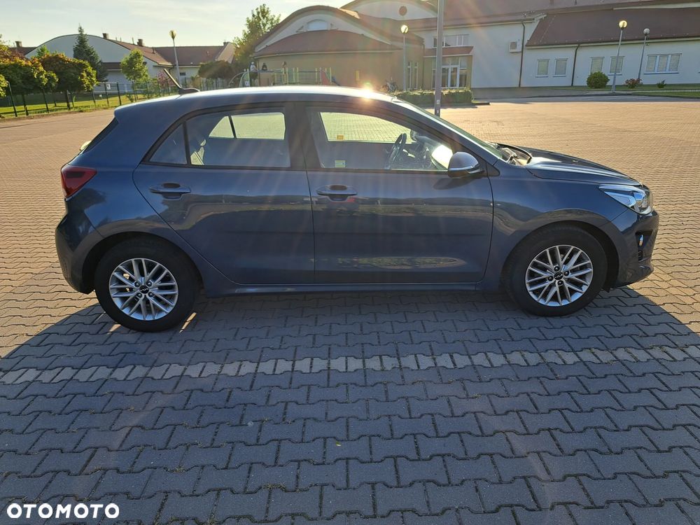 Kia Rio 1.2 L - 3