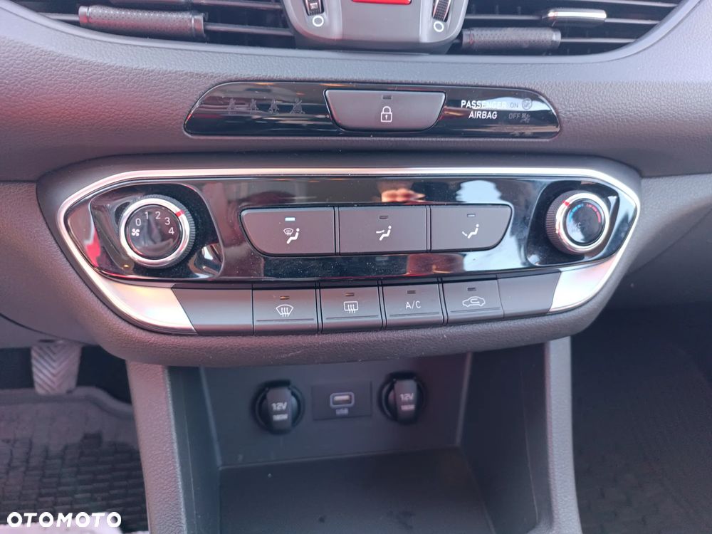 Hyundai i30 1.5 DPI Classic + - 14
