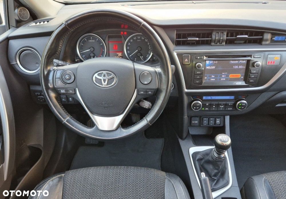 Toyota Auris 1.6 Executive - 29