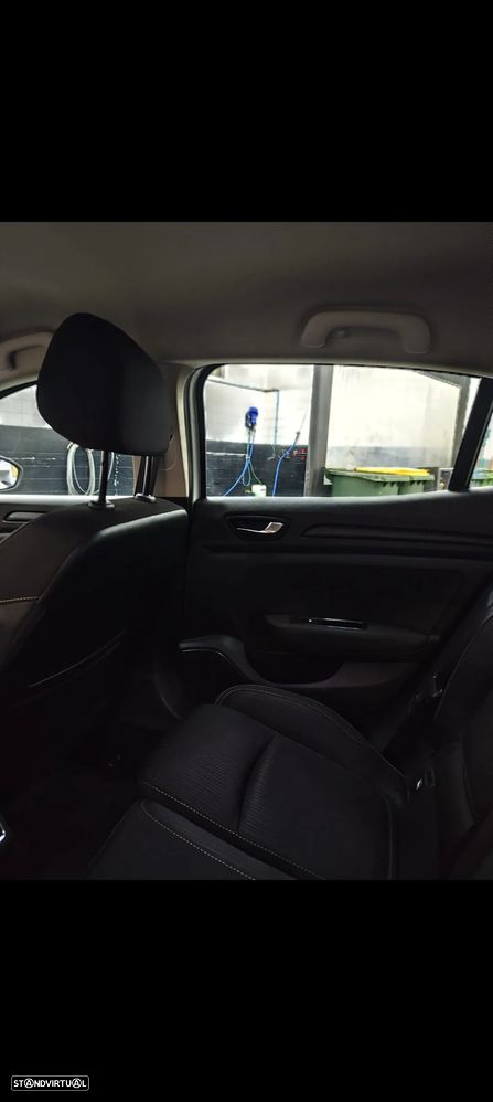 Renault Mégane BLUE dCi 115 INTENS - 11