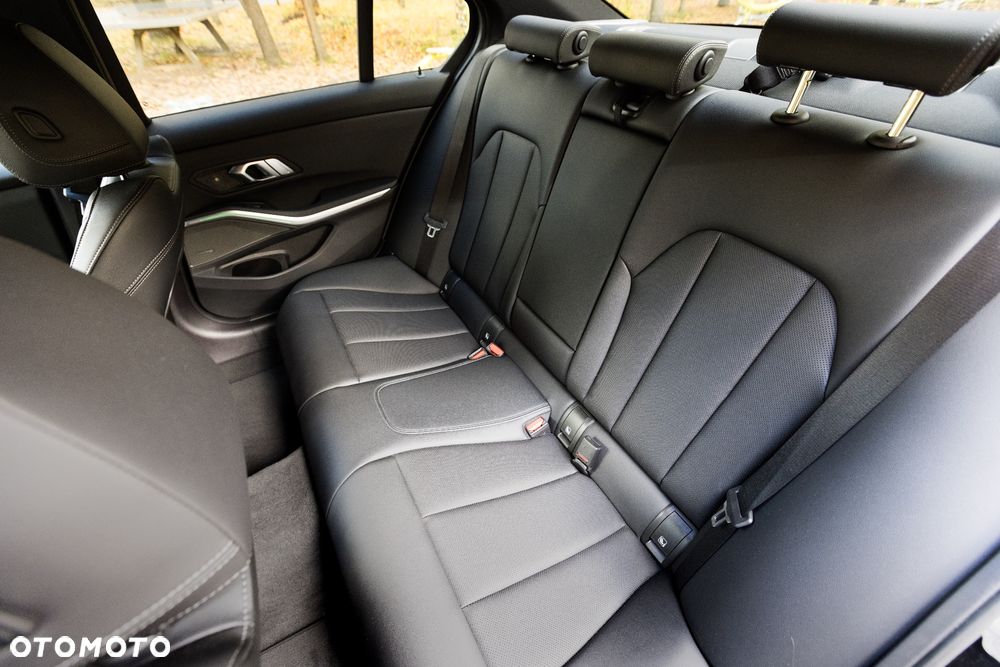 BMW Seria 3 320d xDrive M Sport sport - 24