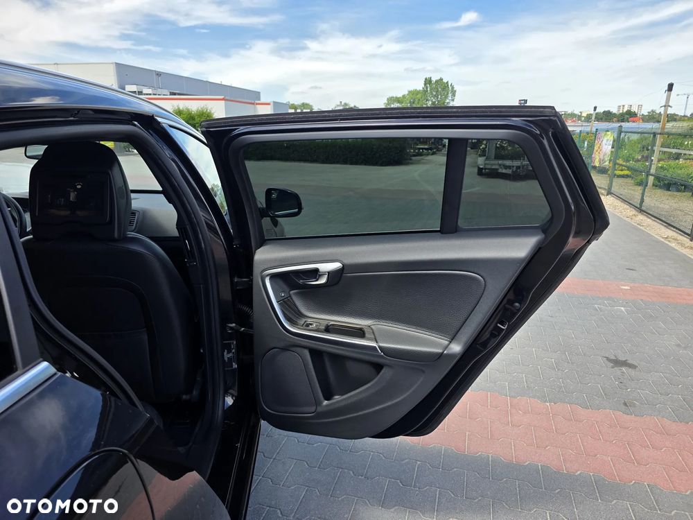 Volvo V60 D6 Plug-In-Hybrid AWD Geartronic Summum - 15