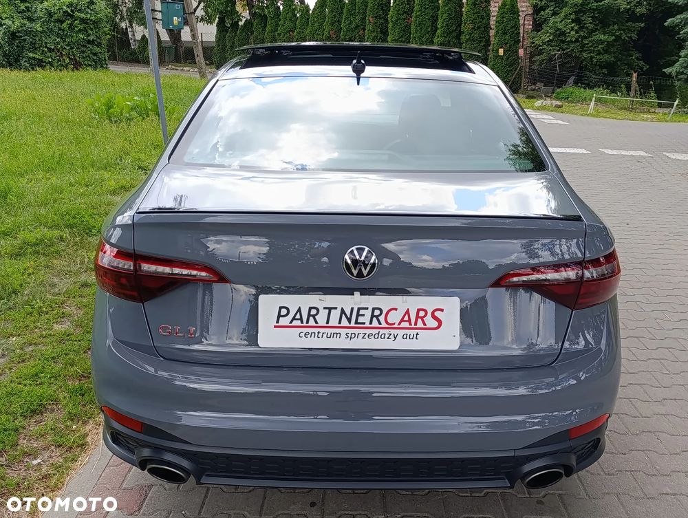 Volkswagen Jetta - 10